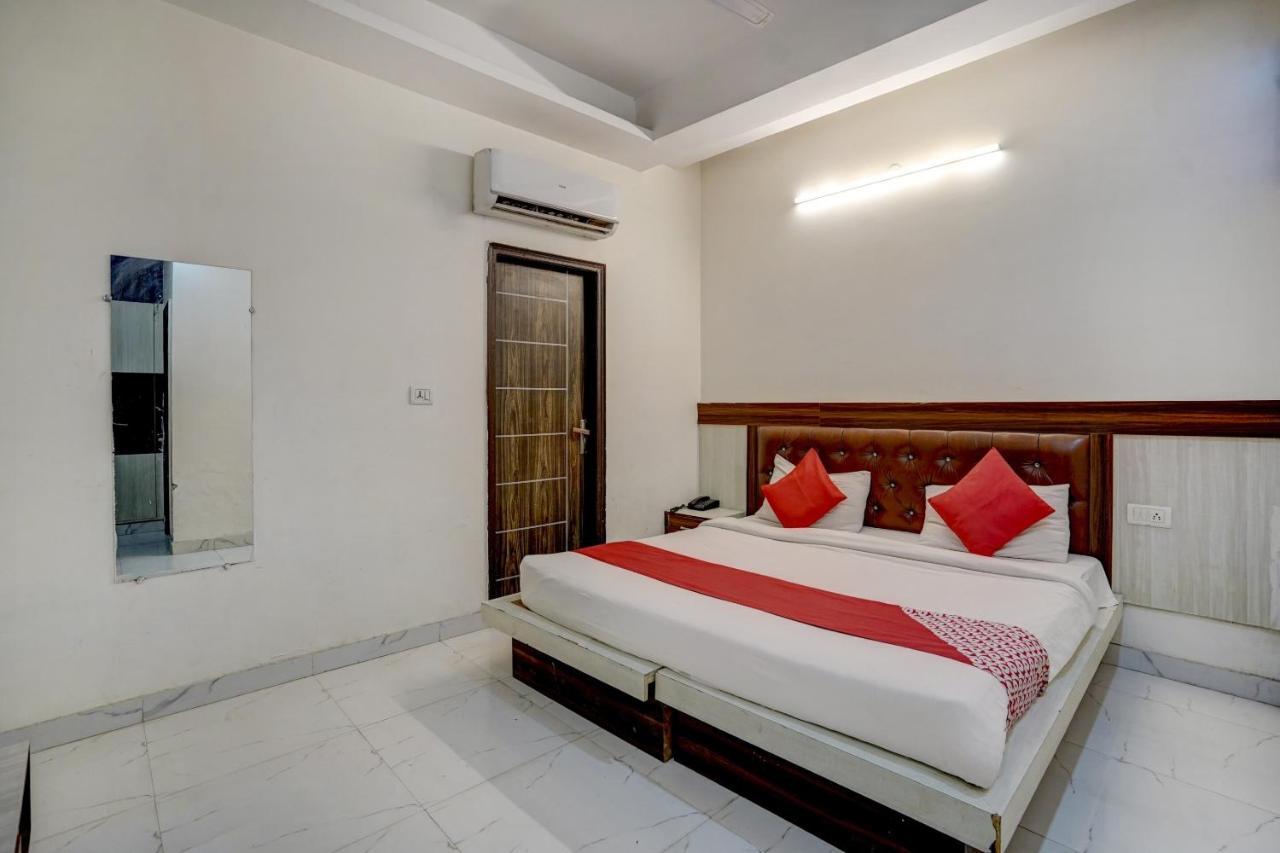 Oyo 78981 The Diamond Nest Noida Exterior foto