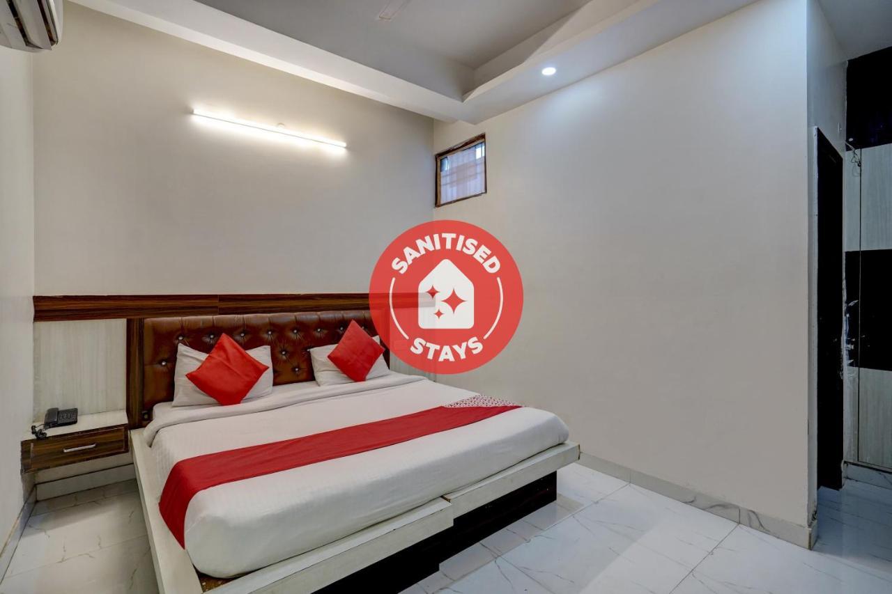 Oyo 78981 The Diamond Nest Noida Exterior foto