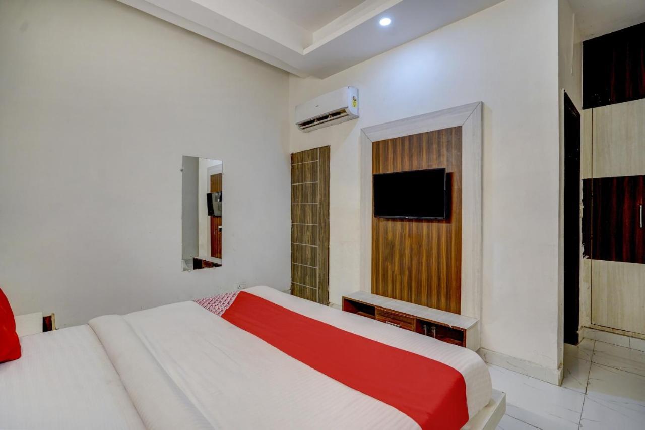 Oyo 78981 The Diamond Nest Noida Exterior foto