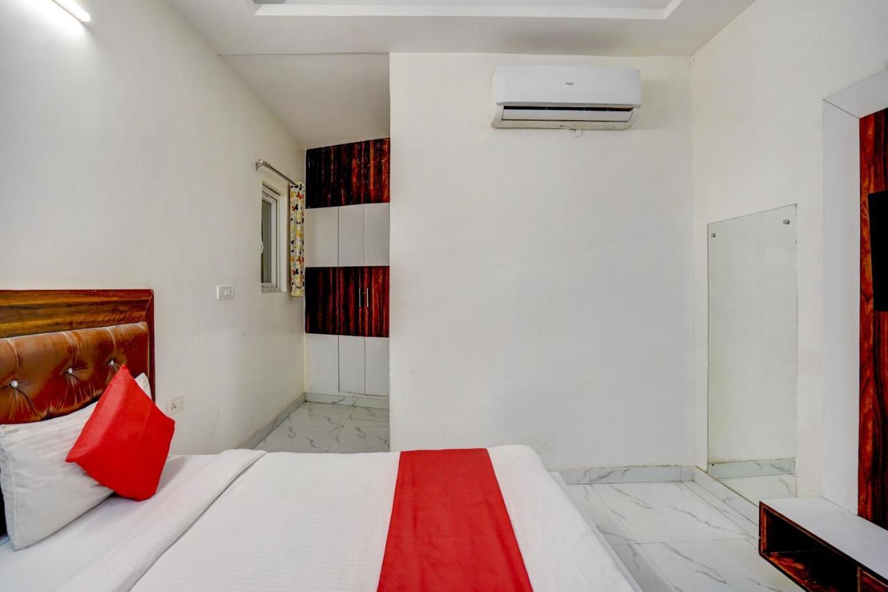 Oyo 78981 The Diamond Nest Noida Exterior foto