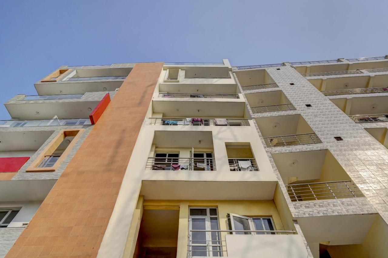 Oyo 78981 The Diamond Nest Noida Exterior foto