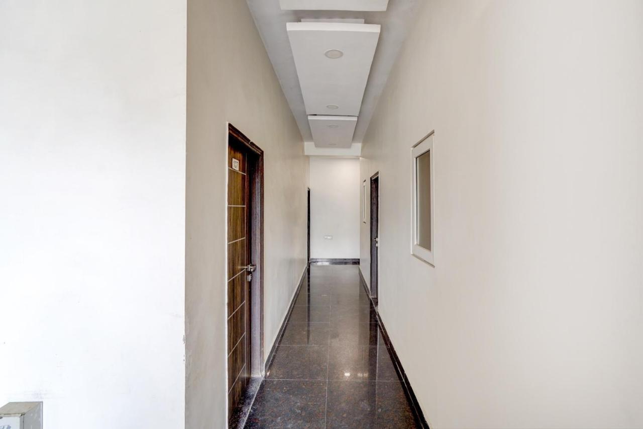 Oyo 78981 The Diamond Nest Noida Exterior foto