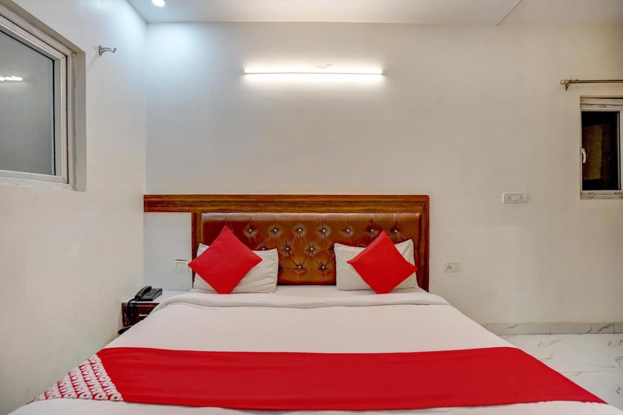 Oyo 78981 The Diamond Nest Noida Exterior foto